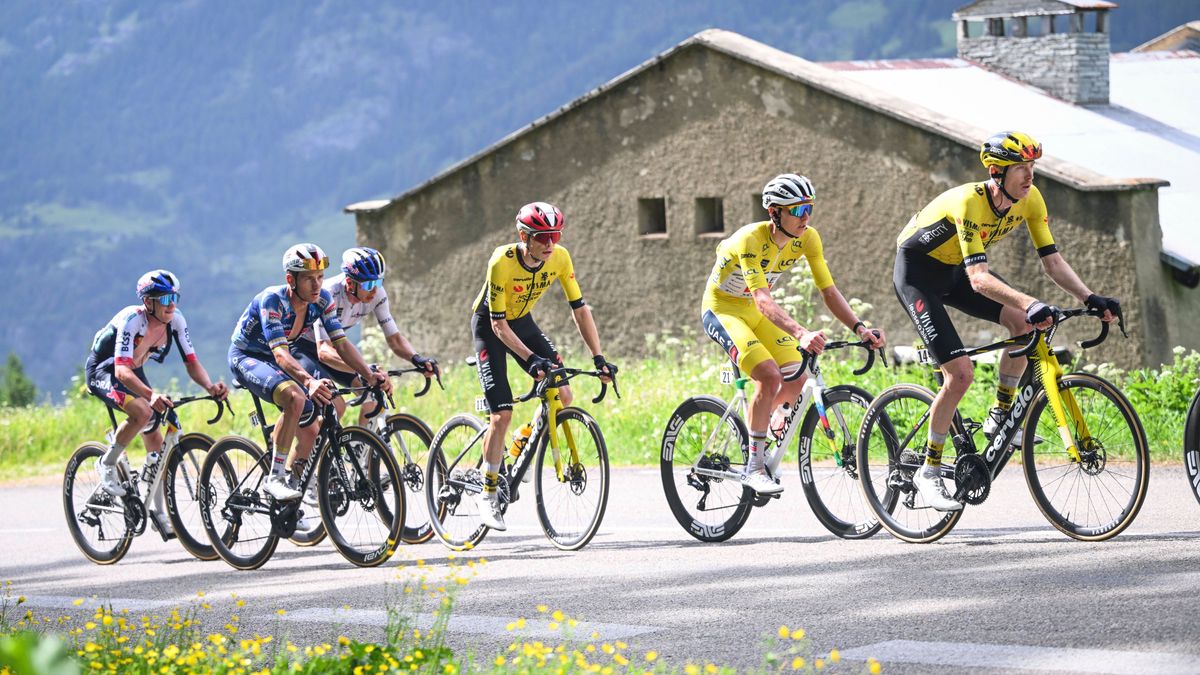 Criterium du Dauphine 2025 Stage 8 VAL-CENIS PLATEAU DU MONT-CENIS, FRANCE - JUNE 15 : Van Gils Maxim (BEL) of Red Bull - BORA - Hansgrohe, Evenepoel Remco (BEL) of Soudal - Quick Step, Lipowitz Fl...