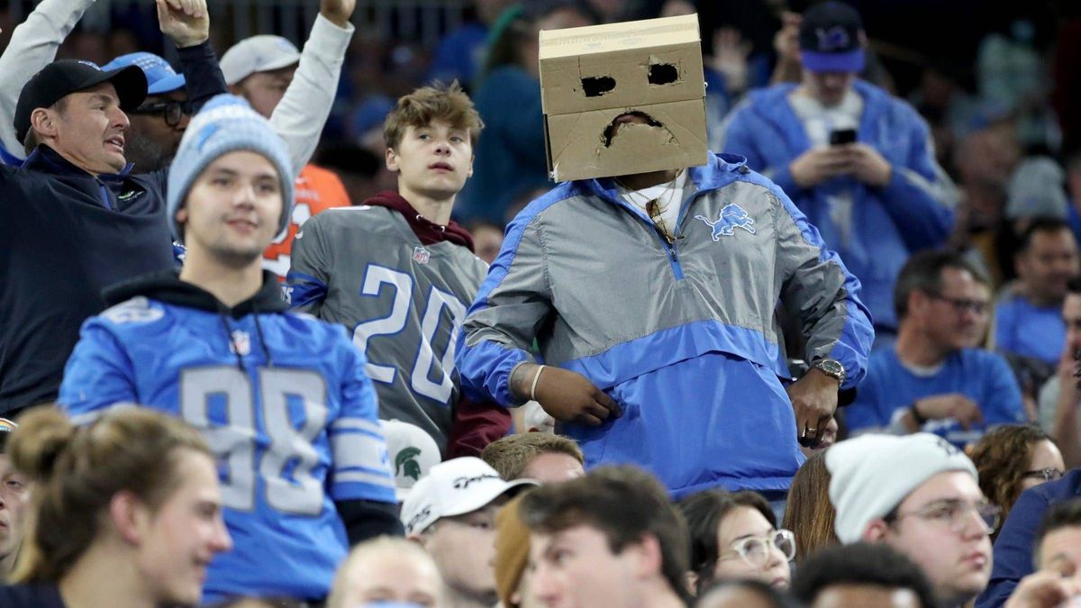 Syndication: Detroit Free Press Detroit Lions fans puts a paper box on his head in reaction to another bad play against the Philadelphia Eagles during the second half of the 44-6 loss at Ford Field...