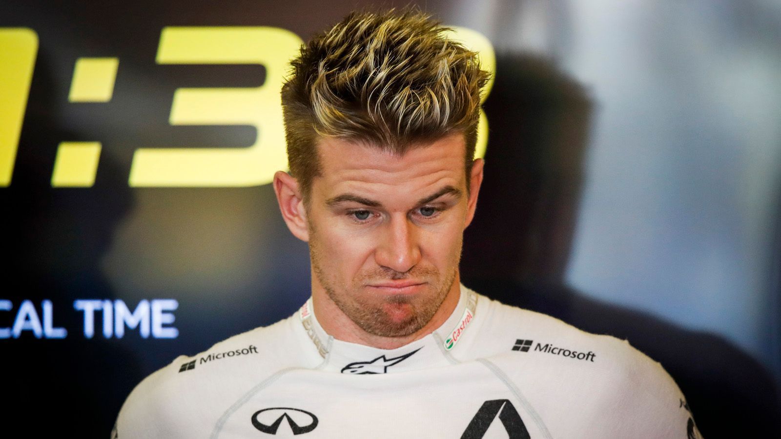 
                <strong>Verlierer: Nico Hülkenberg</strong><br>
                Für den 32-Jährigen geht das Kapitel Formel 1 mit dem Saison-Finale in Abu Dhabi erstmal zu Ende. Hülkenberg hat keinen Cockpit-Platz bei Renault für die kommende Saison bekommen und steht erstmals seit 2011 wieder ohne Formel-1-Team da. 2019 war Hülkenberg oft nur zweiter Sieger hinter Teamkollege Ricciardo. In der Fahrerwertung reichte es nur zu einem enttäuschenden 114. Platz. Ricciardo wurde immerhin Neunter. Neben dem Australier wird kommendes Jahr Esteban Ocon im im zweiten Cockpit sitzen. Bei insgesamt 176 Starts für Williams, Force India, Sauber und zuletzt Renault holte Hülkenberg eine Pole Position und sammelte insgesamt 511 WM-Punkte und 43 Führungsrunden. Schöne Geste: In seinem letzten Rennen in Abu-Dhabi wöhlten ihn die Fans zum Fahrer des Rennens.
              