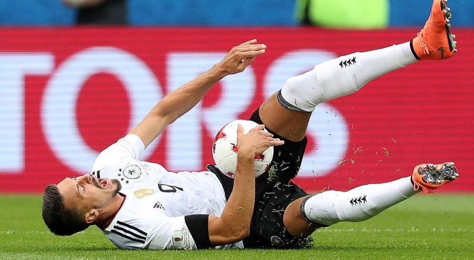 
                <strong>Sandro Wagner</strong><br>
                Sandro Wagner: Für den Spätzünder verlief der Auftakt beim Confed Cup eher unglücklich. Denn der Stoßstürmer aus Hoffenheim vergab in seinem 57 Minuten dauernden Einsatz gleich zwei Topmöglichkeiten - einmal per Kopf und einmal mit dem Fuß. ran-Note: 4
              