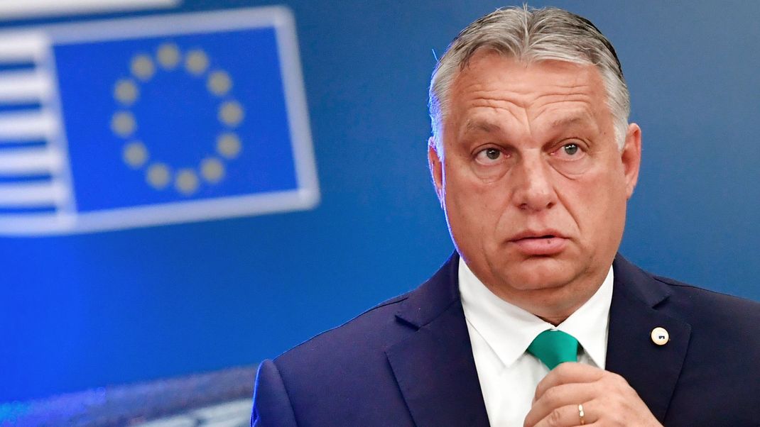Ungarns Ministerpräsident Viktor Orban trifft zum EU-Gipfel im Gebäude des Europäischen Rates ein. 