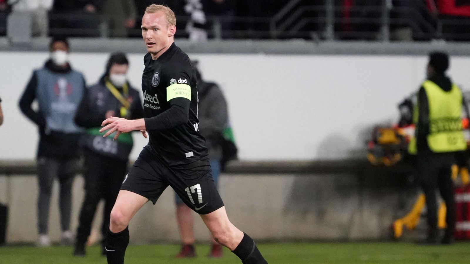 
                <strong>Sebastian Rode</strong><br>
                Darf für die letzten Minuten ran. Ohne Note
              