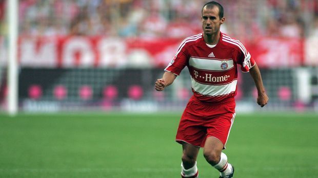 
                <strong>Mehmet Scholl</strong><br>
                Profi beim FC Bayern: von 1992 bis 2007Pflichtspiele (Tore): 469 (117)Erfolge mit dem FC Bayern: 8x Deutscher Meister, 5x DFB-Pokalsieger, 1x Champions-League-Sieger, 1x UEFA-Cup-Sieger, 1x Weltpokal-Sieger
              