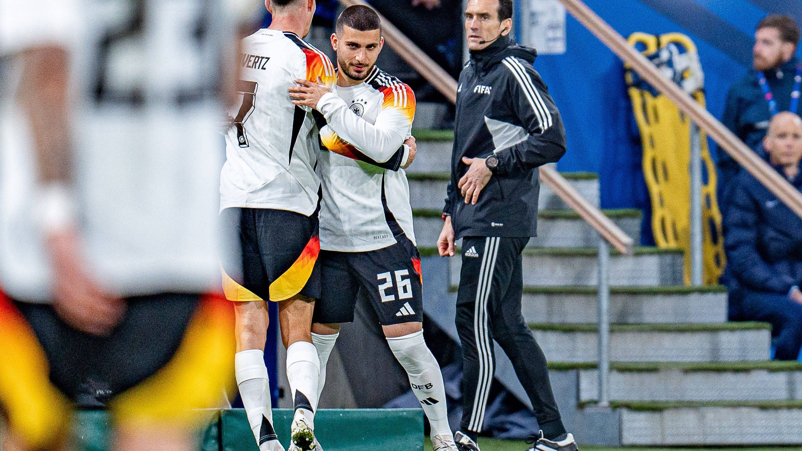 <strong>Deniz Undav</strong><br>Kommt in der 80. Minute ins Spiel und erzielt wenige Sekunden später um ein Haar sein erstes Tor im DFB-Dress. Frankreichs Keeper Samba macht ihm aber einen Strich durch die Rechnung. Keine Bewertung.