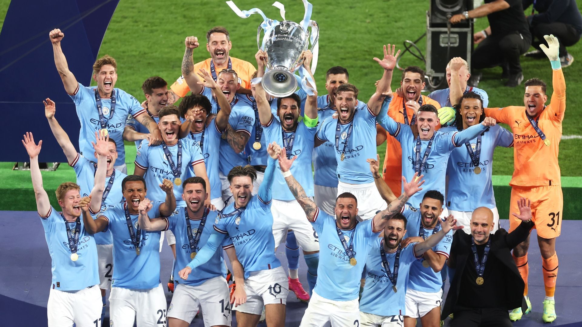 
                <strong>Die Pressestimmen zum Champions-League-Sieg von Manchester City</strong><br>
                Nach dem Sieg von Manchester City im Champions-League-Finale gegen Inter Mailand werden vor allem Torschütze Rodri, Kapitän Ilkay Gündogan und Trainer Pep Guardiola in den Medien gefeiert. Die italienische Presse leidet mit den unglücklichen Verlierern der Nerazzurri. ran fasst die Pressestimmen zusammen.
              