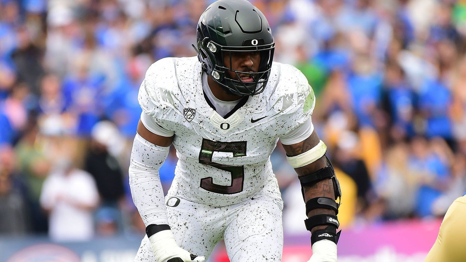 
                <strong>2. Pick: Detroit Lions - Kayvon Thibodeaux</strong><br>
                &#x2022; Defensive End<br>&#x2022; Oregon<br>
              