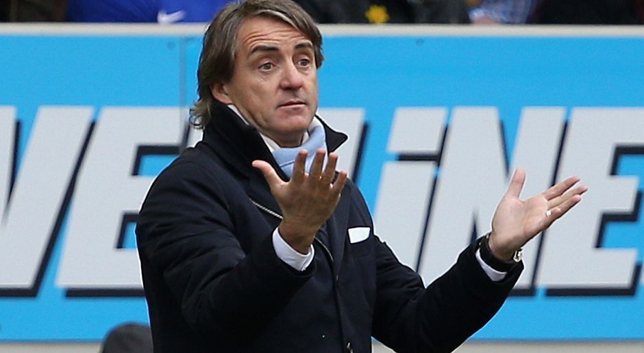 
                <strong>Roberto Mancini</strong><br>
                Doch dann ging es bergab: Letzter in der Gruppenphase der Champions League, Niederlage im FA-Cup-Finale gegen den krassen Außenseiter Wigan Athletic. City reagierte und schmiss Mancini am 13. Mai 2013 raus. Der Titelfluch war geboren.
              