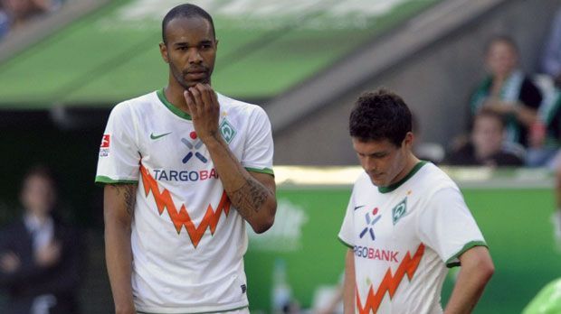 
                <strong>Werder Bremen (je zehn Spieler aus Brasilien bzw. Österreich)</strong><br>
                Werder Bremen (je zehn Spieler aus Brasilien bzw. Österreich): Die Hanseaten sind neben dem großen Konkurrenten HSV der einzige Klub, der aus zwei Ländern genau gleich viele Spieler geholt hat. Aktuell stehen jedoch nur Profis aus einem der beiden Länder im Kader: Die Österreicher Zlatko Junuzovic (re.) und Florian Grillitsch. Der bislang letzte Brasilianer an der Weser war Naldo (li.), der 2012 nach Wolfsburg wechselte.
              