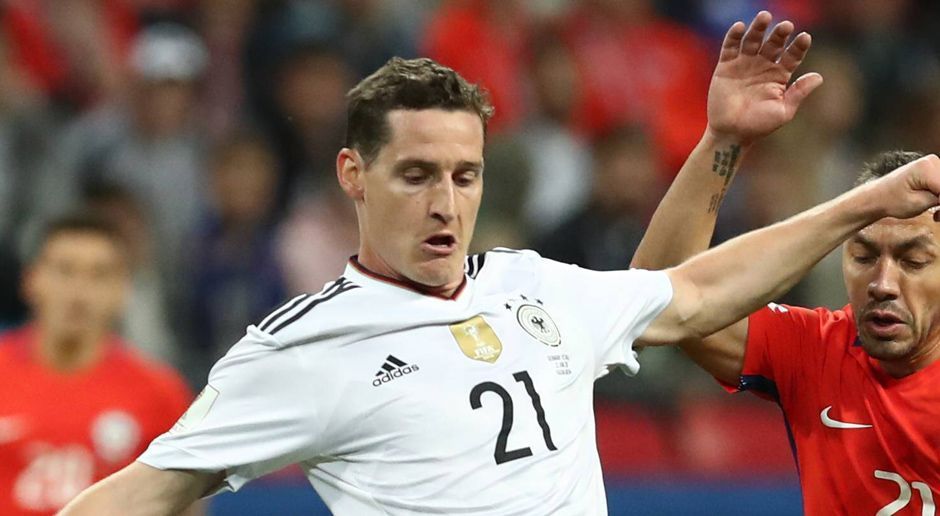 
                <strong>Sebastian Rudy</strong><br>
                Bearbeitet Sanchez bei dessen erstem Solo erfolgreich, packt auch ansonsten defensiv ordentlich zu. In Ballbesitz agiert der künftige Münchner jedoch in einigen Szenen zu überhastet. ran-Note: 3
              