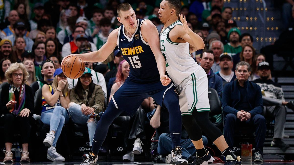 NBA, Basketball Herren, USA Boston Celtics at Denver Nuggets, Mar 20, 2022; Denver, Colorado, USA; Denver Nuggets center Nikola Jokic (15) controls the ball as Boston Celtics forward Grant Williams...