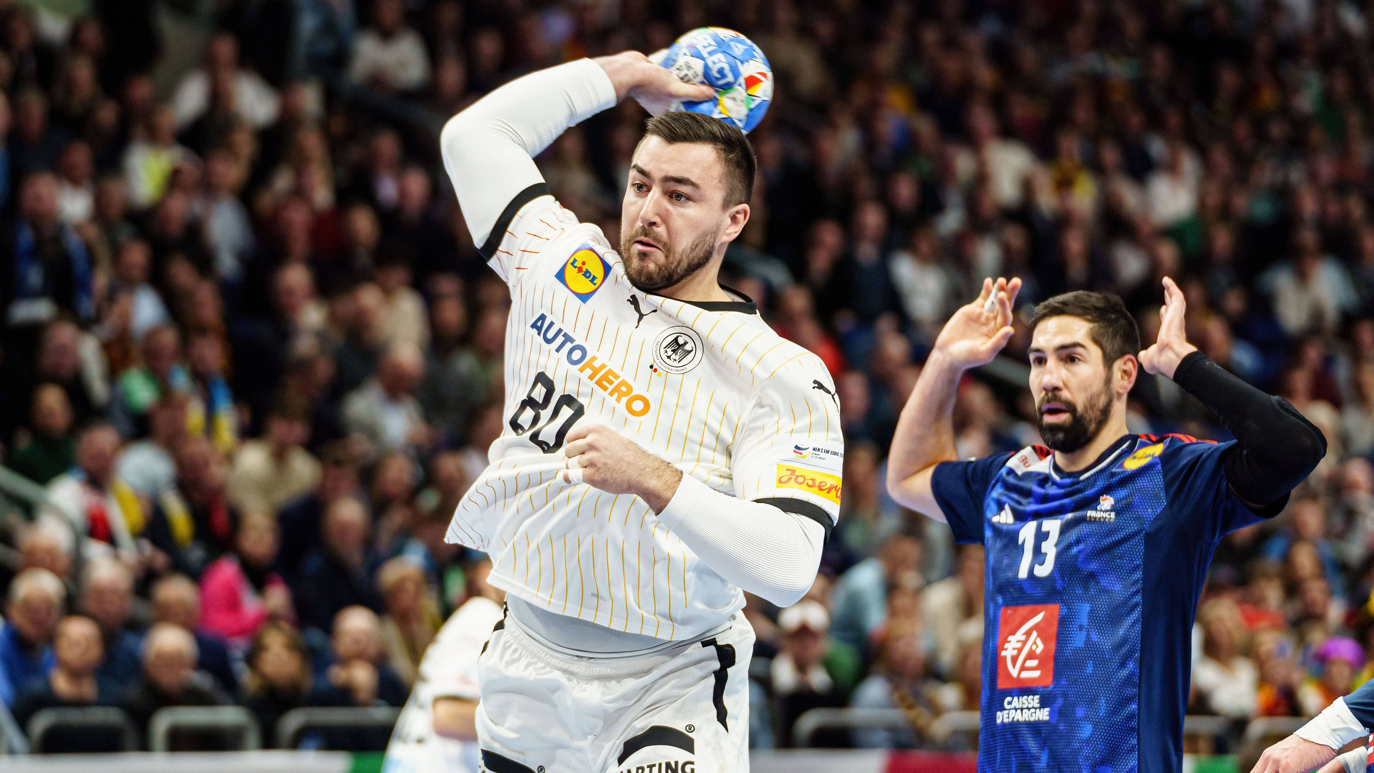 <strong>Kreis: Jannik Kohlbacher</strong> <br>Oftmals als Überzahl-Unterzahl-Spieler im Einsatz. Hätte angesichts seiner Physis, seines blinden Verständnisses mit Knorr aus der HBL und der sichtlichen Erschöpfung einiger Spieler gegen Frankreich mehr Spielzeit bekommen müssen, doch Gislason gab ihm nur 3(!) Minuten. Als Joker kann sich Kohlbacher aber eigentlich nichts vorwerfen. 5/7 - eine gute Quote. <strong><em>ran</em>-Note: 3</strong>