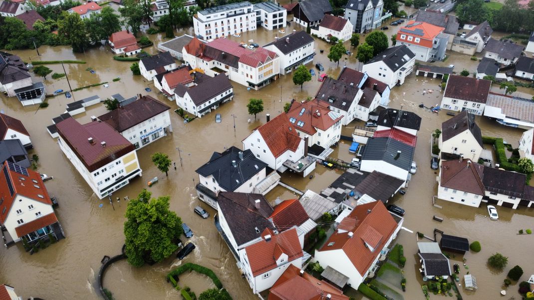 Betrüger nutzen die Gutmütigkeit der Menschen aus, indem sie vorgeben, für Opfer des kürzlichen Hochwassers zu sammeln.