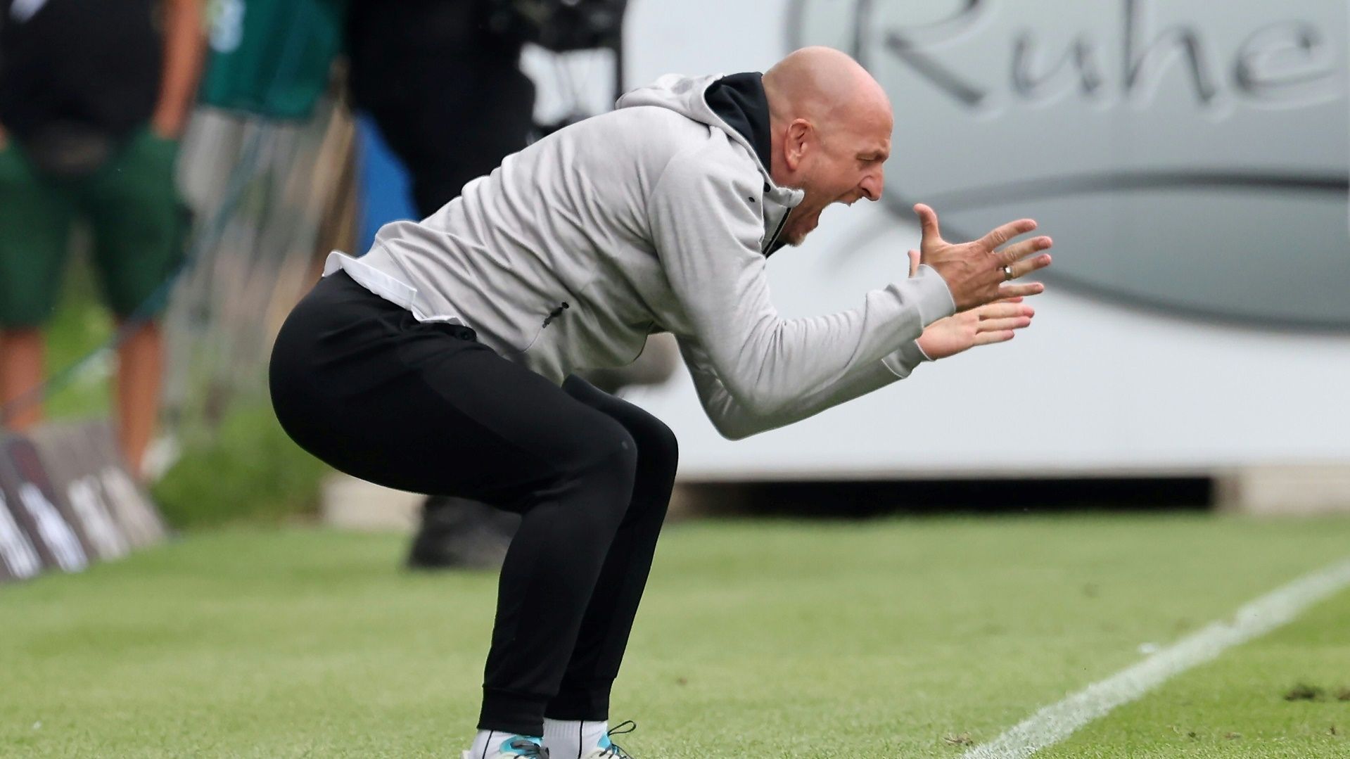 <strong>Torsten Lieberknecht (Trainer beim SV Darmstadt 98)</strong><br>"Ein Kontertor ist für mich wie ein harter Riff von AC/DC."
