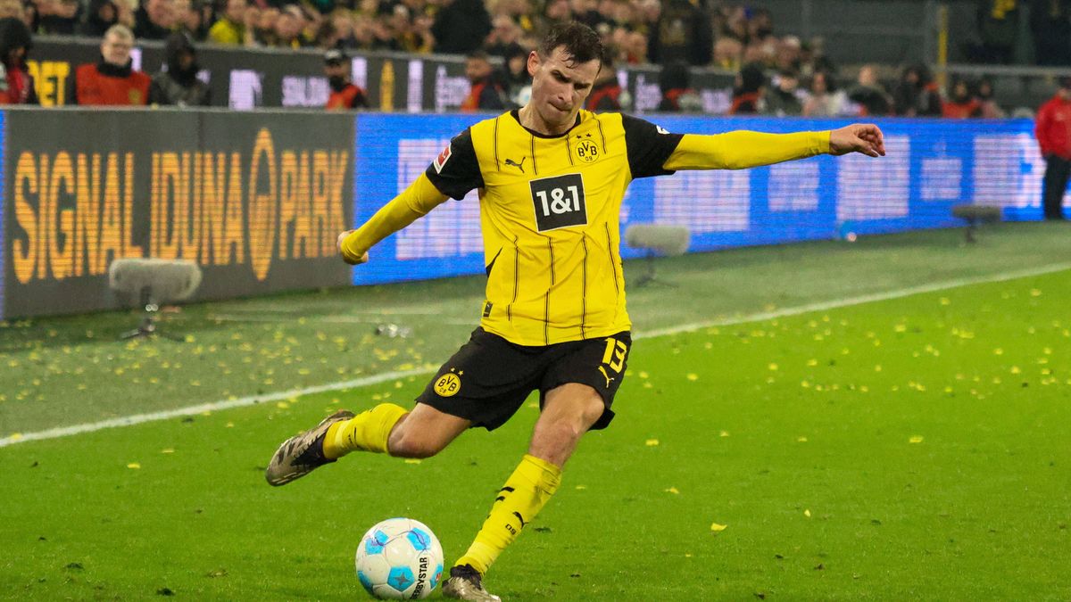 22.02.2025, xfanx, Fussball 1.Bundesliga, Borussia Dortmund - 1.FC Union Berlin v.l. Pascal Groß Gross (BVB) (DFL DFB REGULATIONS PROHIBIT ANY USE OF PHOTOGRAPHS as IMAGE SEQUENCES and or QUASI-VID...