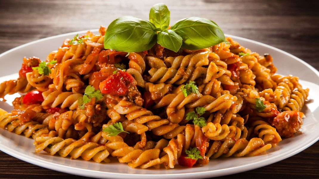 Pasta wie beim Italiener mit Kirschtomaten und Basilikum