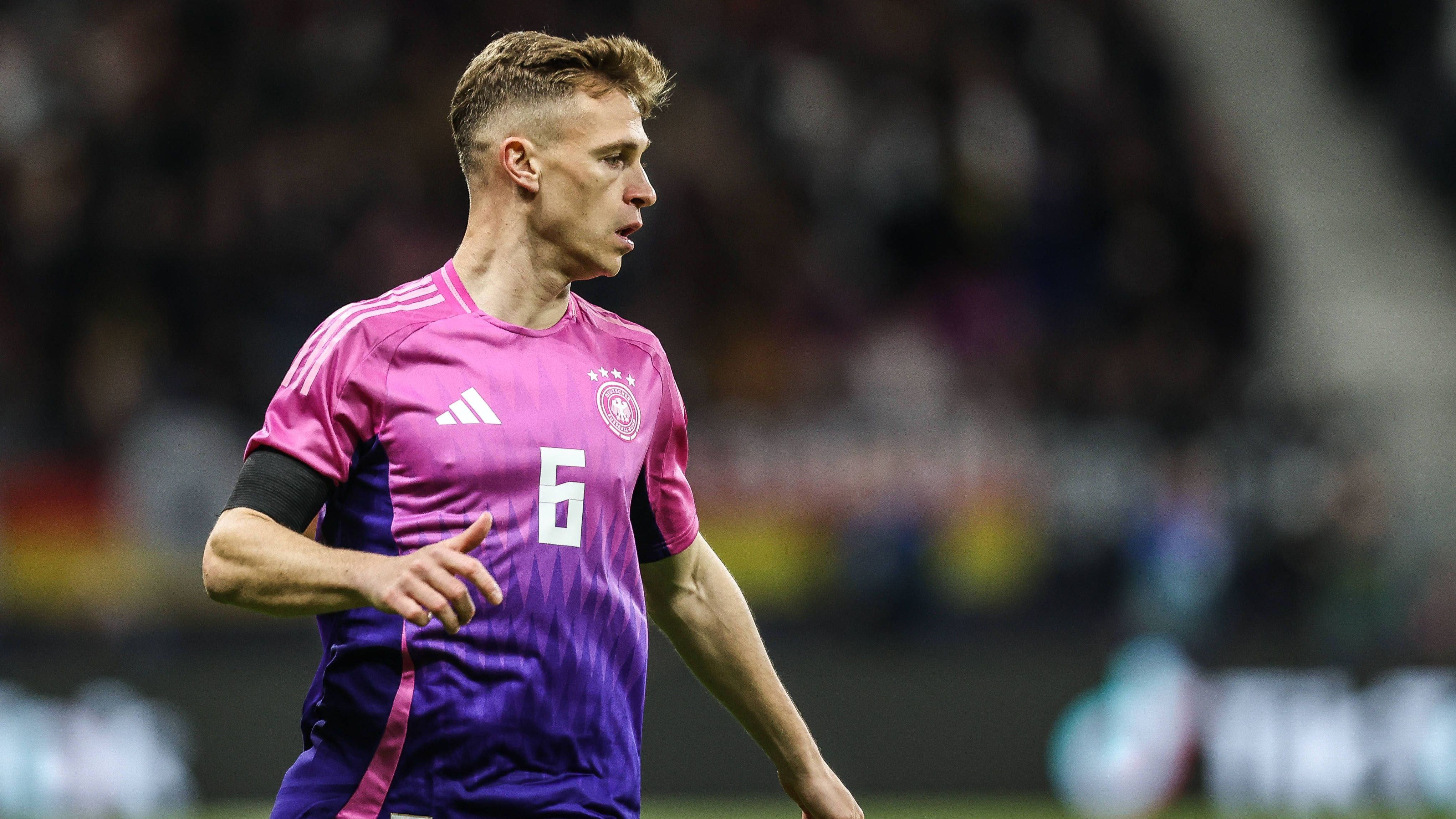 <strong>Joshua Kimmich</strong><br>In der Offensive hält sich der Bayern-Star weitestgehend zurück. Hinten aber – wie schon gegen Frankreich – sehr solide. Kein herausragendes Länderspiel des Münchners, aber auch kein schlechtes.<br><strong><em>ran</em>-Note: 3</strong>