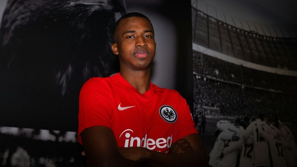 <strong>Willian Pacho (Paris Saint-Germain)</strong><br>Seine Bundesligazeit verbrachte er in Frankfurt. Für eine Saison trug er den Adler auf der Brust. 2023 kam Pacho für 13,65 Millionen Euro aus Antwerpen und wurde nach einer starken Saison für 40 Millionen Euro direkt wieder verkauft. Insgesamt bestritt der 23-Jährige 33 Partien in der Bundesliga und drei weitere im DFB-Pokal.
