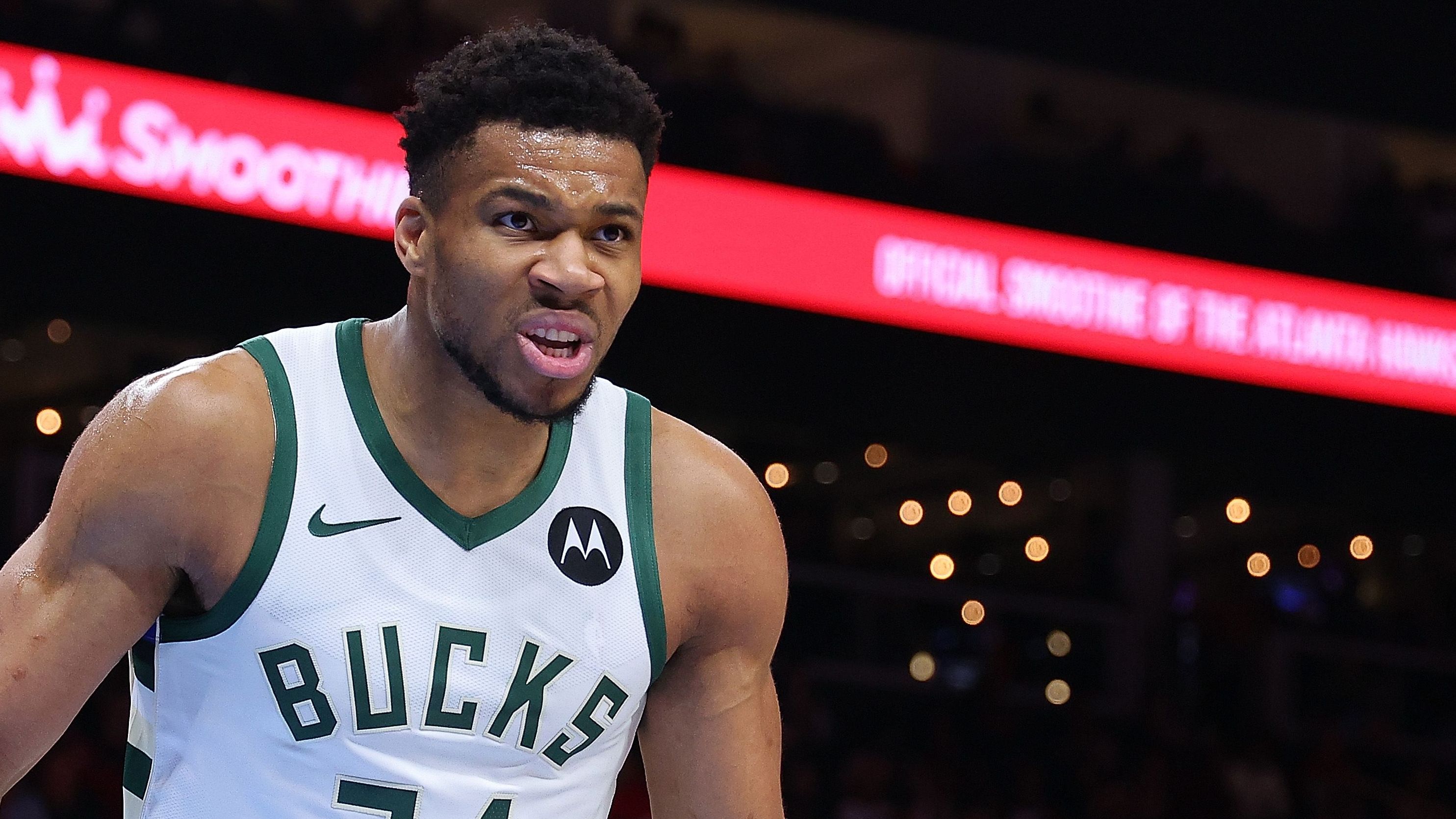 <strong>10. Milwaukee Bucks (zuvor Rang 10)<br></strong> Es dreht sich derzeit alles um die Wade von Giannis. Der zweimalige MVP konnte an den ersten drei Spielen nicht teilnehmen. Vollkommen unklar, wann Giannis zurückkehren wird. Der Grieche kann die Serie natürlich komplett verändern. So reichten in G3 nicht mal 42 Punkte von Middleton.