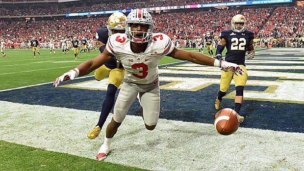 
                <strong>Michael Thomas (23, Ohio State Buckeyes)</strong><br>
                Michael Thomas (23, Ohio State Buckeyes): 1,91 Meter groß und 95 Kilogramm schwer, 1602 Yards für 18 Touchdowns in drei College-Jahren.
              