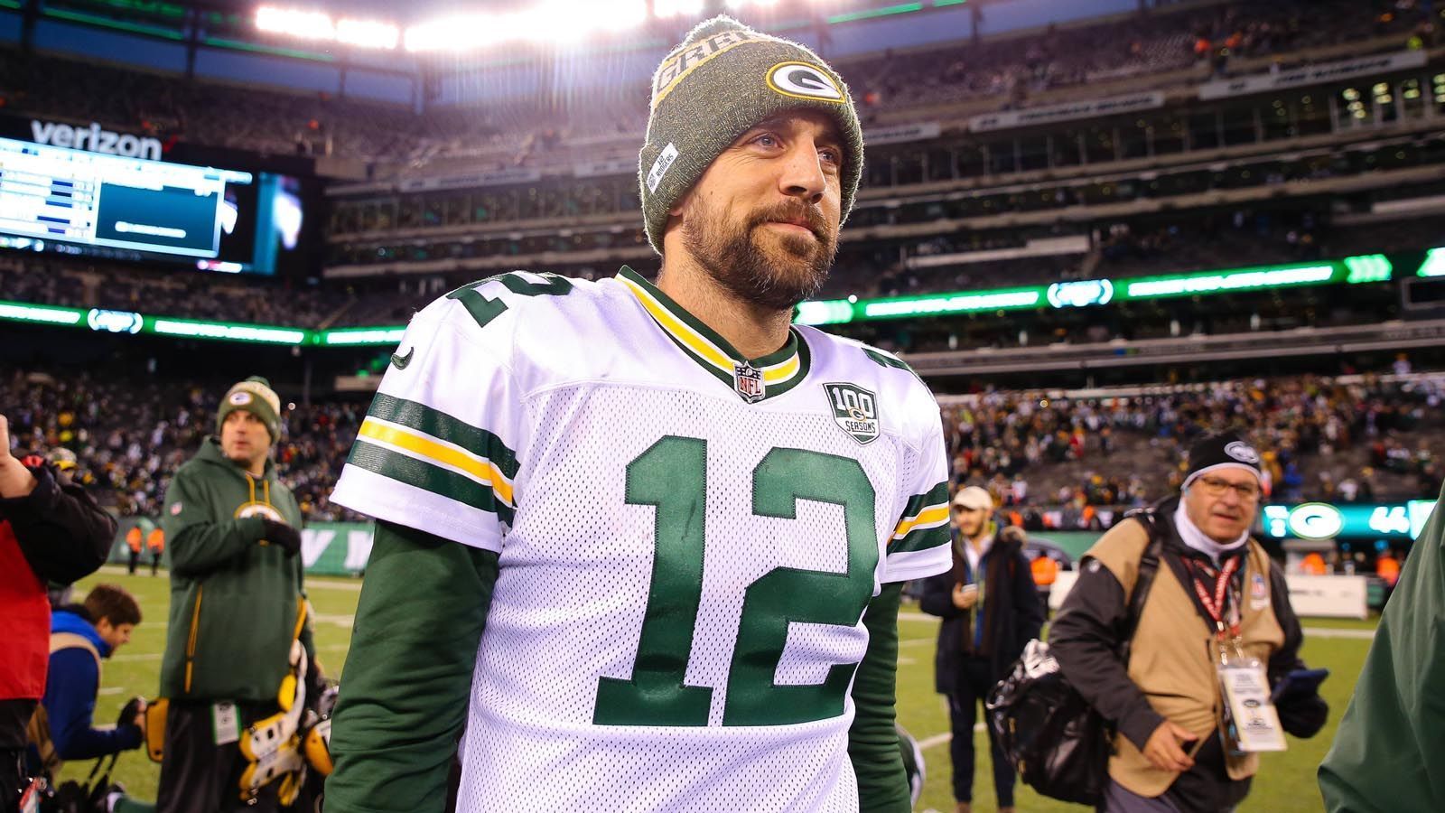 
                <strong>Platz 8: Aaron Rodgers</strong><br>
                Position: QuarterbackTeam: Green Bay PackersPlatzierung im Vorjahr: 10
              