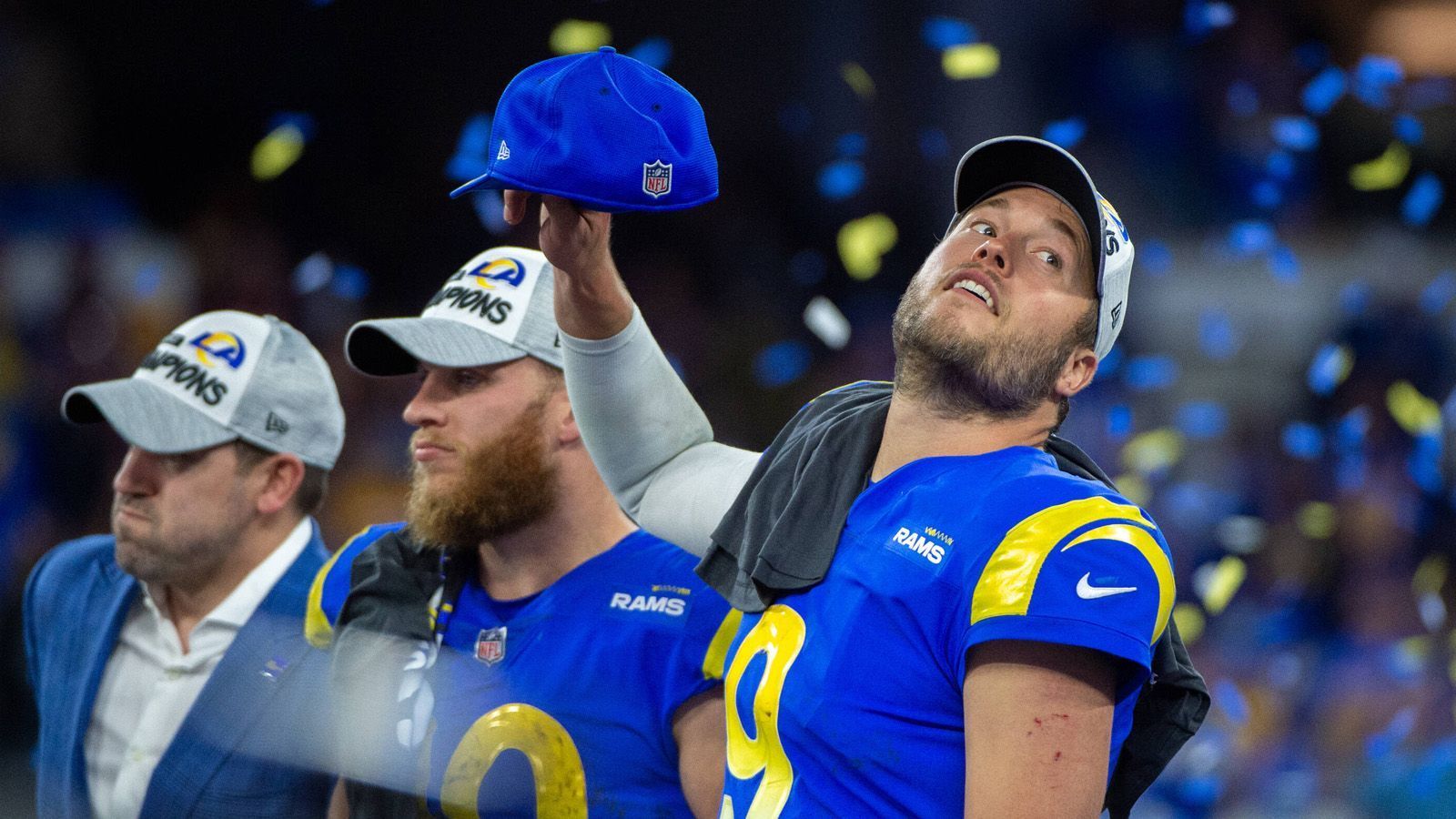 
                <strong>Der Hollywood-Held</strong><br>
                Zwölf harte Jahre hat Matthew Stafford hinter sich. Stets ausgebremst von den Detroit Lions! Der Nummer-1-Pick von 2009 gehört zu den stärksten Spielmachern der Liga, konnte in Detroit aber keinen einzigen Playoff-Sieg verbuchen. In seinem ersten Jahr bei den Rams greift er nun auf Anhieb nach der Vince-Lombardi-Trophy. Auch das ist hollywoodreif.
              