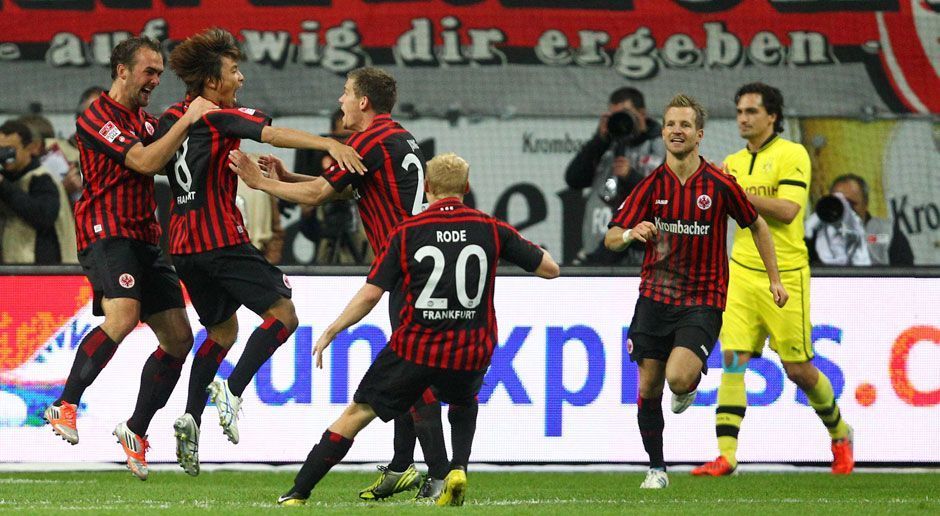 
                <strong>5) 2012/13: Eintracht Frankfurt – 16 Punkte (5/1/1) – Platz 2</strong><br>
                Wie man die Aufstiegseuphorie mitnimmt, zeigt im Sommer 2012 Eintracht Frankfurt mit einem bärenstarken Saisonstart. Bereits am fünften Spieltag sorgen sie für einen der Saison-Höhepunkte und zeigen beim 3:3-Schlagabtausch gegen den Deutschen Meister aus Dortmund ihre Klasse. Am Ende sichert sich die Eintracht den sechsten Platz und somit die Teilnahme an der Europa-League-Qualifikation.
              