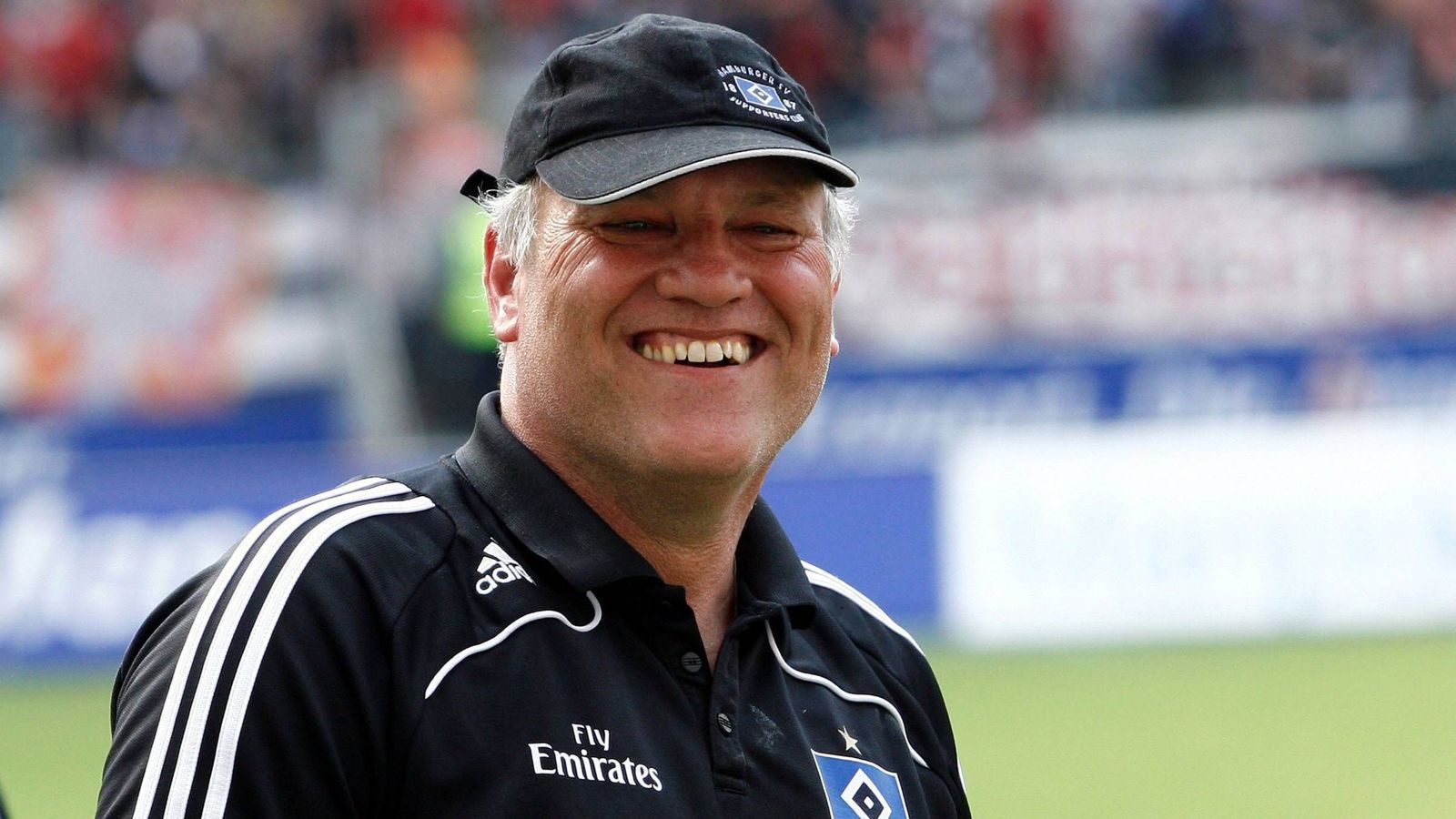 
                <strong>Martin Jol (1.7.2008 bis 26.5.2009)</strong><br>
                Mit Martin Jol stieg der HSV in neue Höhen auf. Er erreichte jeweils das Halbfinale im DFB-Pokal und UEFA-Cup. Aber der Niederländer löste seinen Vertrag nach Kompetenzstreitigkeiten mit dem damaligen Sportchef Diemtar Beiersdorfer persönlich auf und wechselte zu Ajax Amsterdam.
              