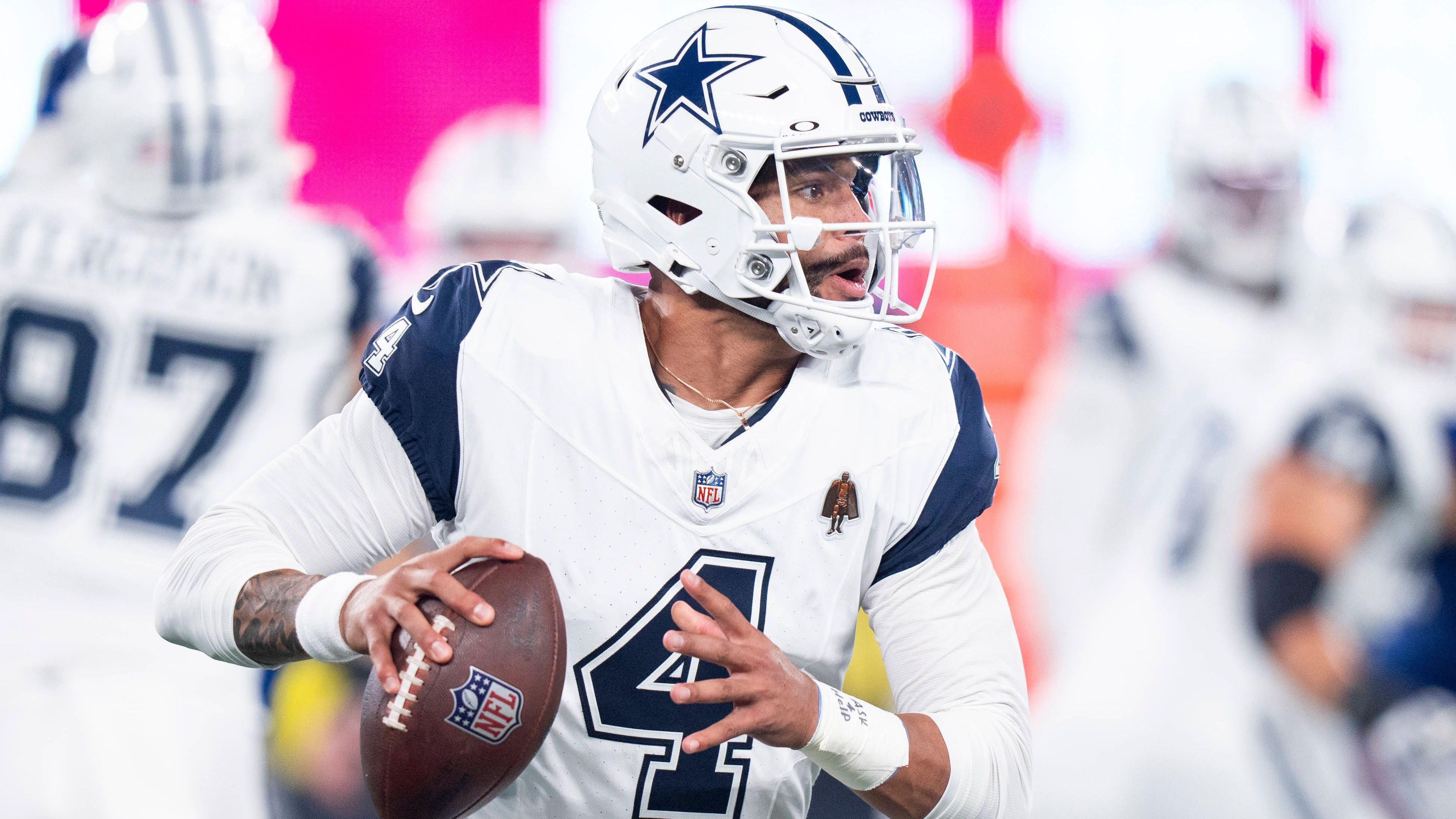 <strong>Quarterback</strong><br>1. Platz: Dak Prescott (Cowboys, Foto) - 60 Millionen US-Dollar über vier Jahre<br>2. Platz (geteilt): Jordan Love (Packers) - 55 Millionen US-Dollar über vier Jahre<br>2. Platz (geteilt): Trevor Lawrence (Jaguars) - 55 Millionen US-Dollar über fünf Jahre<br>2. Platz (geteilt): Joe Burrow (Bengals) - 55 Millionen US-Dollar über fünf Jahre<br>5. Platz: Tua Tagovailoa (Dolphins) - 53,1 Millionen US-Dollar über vier Jahre