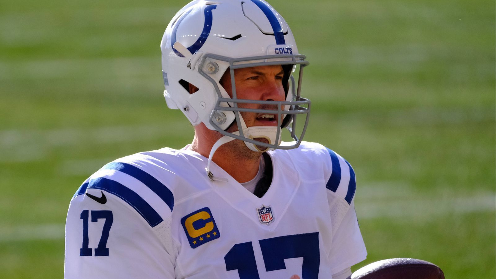 
                <strong>Philip Rivers (Indianapolis Colts)</strong><br>
                Der 39-Jährige hat bei den Indianapolis Colts bewiesen, dass er noch immer ein hervorragender Quarterback ist. In acht von 16 Saisonspielen erreichte er ein Rating von über 100. Rivers ist angesichts seines Alters zwar keine Lösung für die Zukunft, könnte aber für ein oder zwei Jahre als Spielmacher fungieren und währenddessen seinem Nachfolger als Mentor zur Seite stehen. Rivers ist nach dieser Saison vertragslos.
              