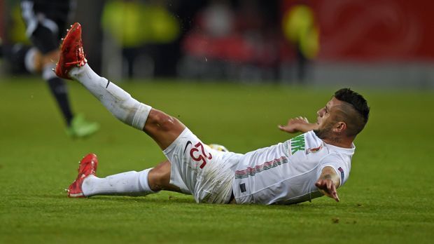 
                <strong>raul-bobadilla</strong><br>
                Raul Bobadilla: Es läuft in dieser Saison einfach nicht beim FC Augsburg und seinem Top-Stürmer aus Paraguay. Der FCA steckt im Tabellenkeller fest und Bobadilla hat nach acht Spieltagen bereits eine Gelb-Rot-Sperre und eine Knieverletzung hinter sich - sein Torekonto steht aber noch immer bei null.
              