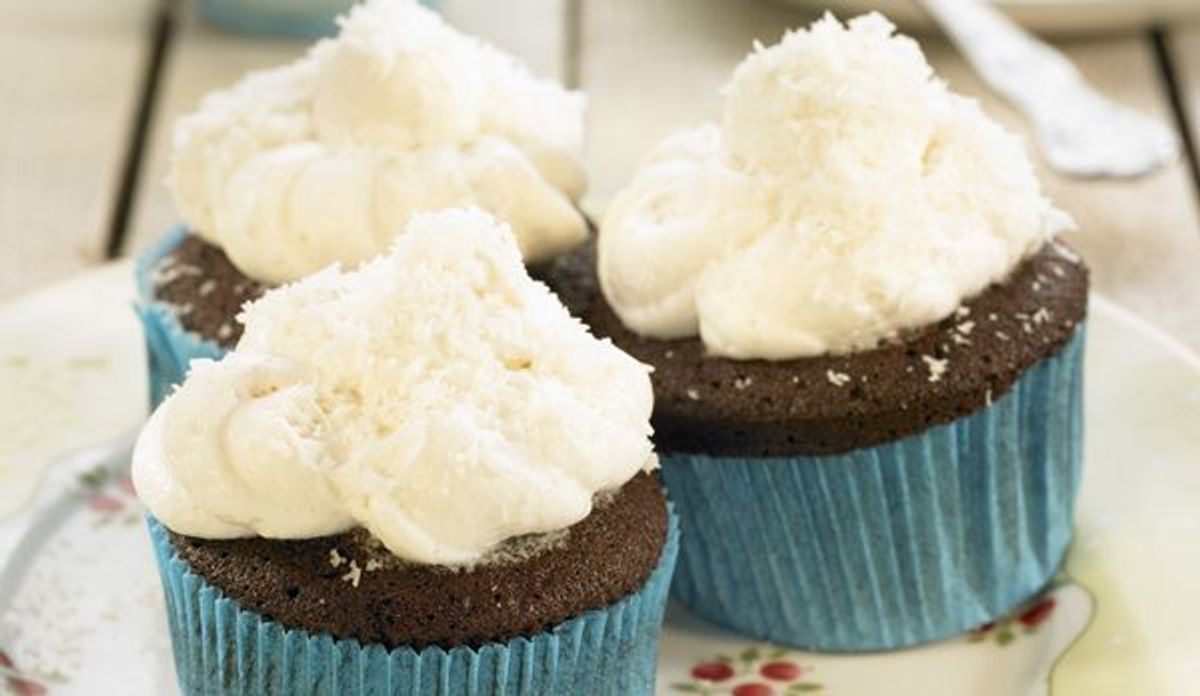 Enie backt: Rezept-Bild Cupcake mit Kokostopping