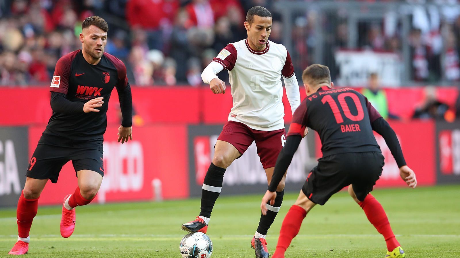 
                <strong>Thiago</strong><br>
                80 Prozent Ballbesitz in der ersten Hälfte, und Thiago hat oft den Ball, kann aber im Vorwärtsgang nicht viel ausrichten. Hat defensiv fast alles im Griff, schafft es aber lange nicht, dem Offensivspiel Elan und Esprit einzuimpfen. ran-Note: 3
              