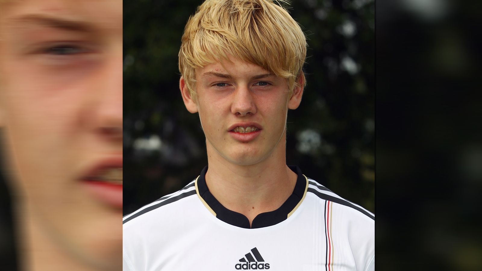
                <strong>Julian Brandt</strong><br>
                Julian Brandt mit 15 Jahren. Wie so viele Leidensgenossen in diesem Alter mit fester Zahnspange. Dafür kickten wohl die Wenigsten in diesem Alter wie Brandt für den VfL Wolfsburg.
              