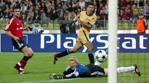 
                <strong>FC Bayern München</strong><br>
                FC Bayern: Das ist überraschend! Der Rekordmeister wird 2002/2003 als bislang schlechtestes deutsches Team aus der Champions League geschossen. Roy Makaays (re.) Deportivo La Coruna, der AC Mailand und RC Lens haben mit den Münchnern leichtes Spiel. Am Ende fliegen Oliver Kahn (Mitte), Willy Sagnol und Co. mit nur zwei Punkten raus.
              