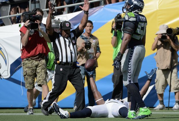 
                <strong>San Diego Chargers - Seattle Seahawks</strong><br>
                Am Boden, aber doch oben auf: Antonio Gates fängt einen der drei Touchdown-Pässe. Damit avanciert er zum Mann des Spiels und erlegt die Seahawks fast im Alleingang.
              