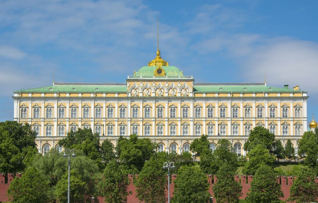 Zu den präsidialen Residenzen gehört der Große Kremlpalast in Moskau. Wie lange Präsident Wladimir Putin hier wohl noch regieren wird, erfährst du in der nächsten Box. 