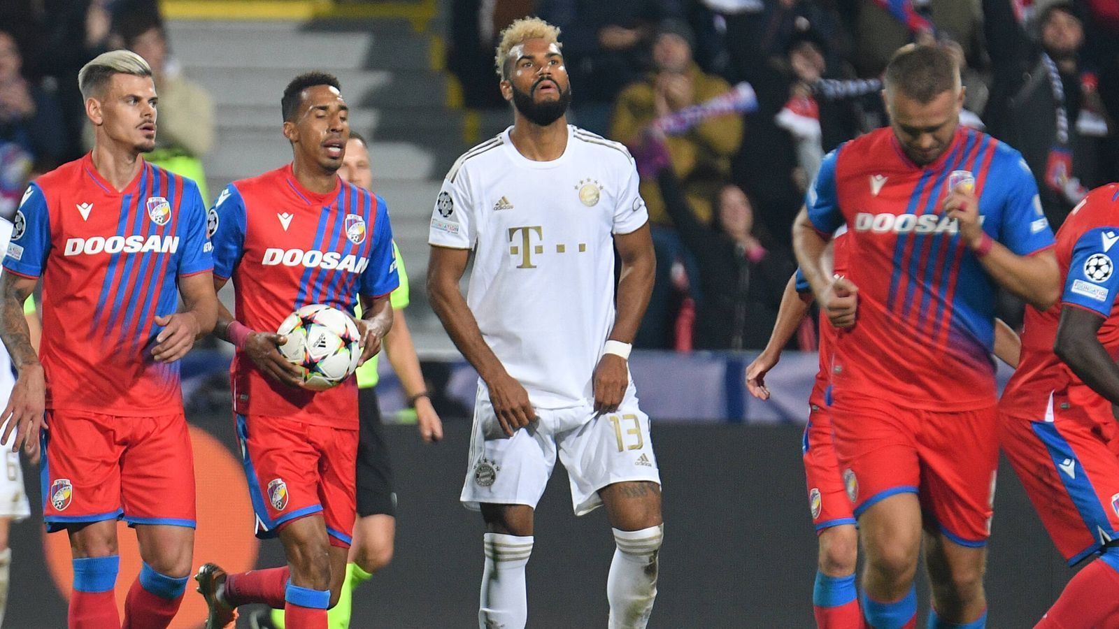 
                <strong>Eric-Maxim Choupo Moting</strong><br>
                Versucht sich immer wieder ins Bayern-Spiel einzubringen, wirkt dabei aber oft etwas zu behäbig. Bei einigen Ballstafetten beteiligt, ansonsten unauffällig. ran-Note: 4
              