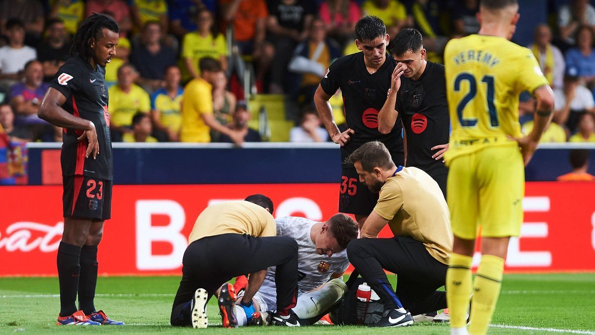 Sport Bilder des Tages Marc Andre Ter Stegen FC Barcelona, Barca is injured during the LaLiga match between Villarreal CF and FC Barcelona at La Ceramica on September 22, 2024 in Villarreal, Spain....