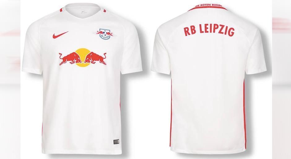 
                <strong>RB Leipzig Heimtrikot</strong><br>
                So sieht es also aus, das erste Bundesliga-Trikot von RB Leipzig. Der ambitionierte Aufsteiger setzt auch in der ersten Liga auf ein klassisches weißes Trikot ohne viel Schnörkel. Während manche Fans in den sozialen Medien das Design als einfallslos brandmarken, gefällt den anderen Anhängern gerade der schlichte Look besonders gut.
              