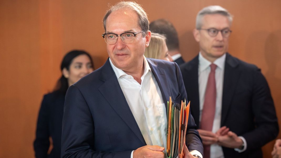 Innenminister Dobrindt verteidigt die harten Grenzkontrollen – trotz Kritik aus dem Ausland. (Symbolbild)