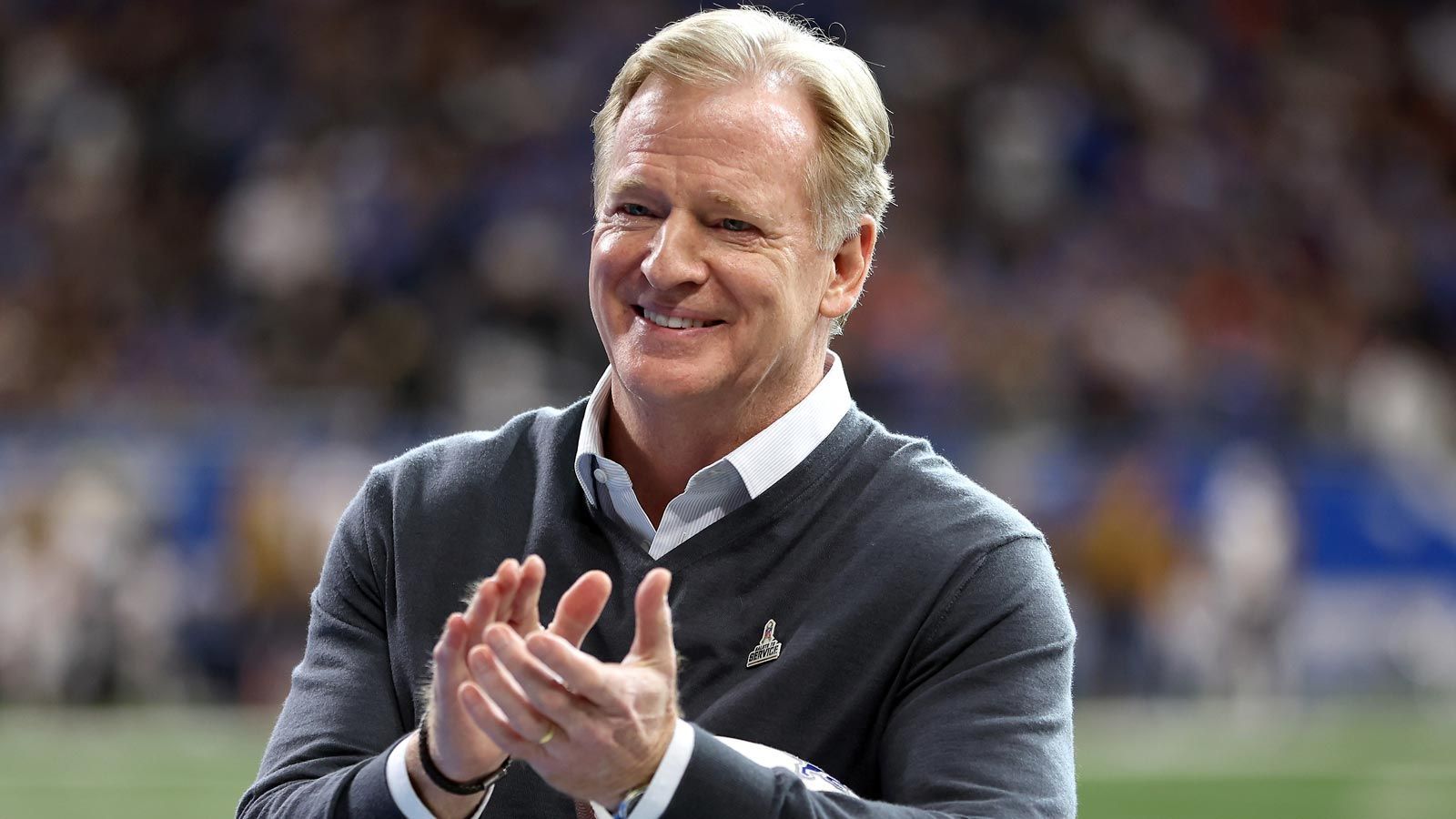 <strong>Beliebt unter den Spielern: Roger Goodell<br></strong>Eine interessante Randnotiz: Die Mehrheit aller Befragten findet, der Commissioner der Liga macht einen guten Job und ist sympathisch. Viele sagen, er entwickelt den Sport gut weiter und sorgt für Sicherheit. Andere kritisieren ihn aber auch, beschweren sich über kleinliche Strafen und zu wenig Aufmerksamkeit für die Spieler.