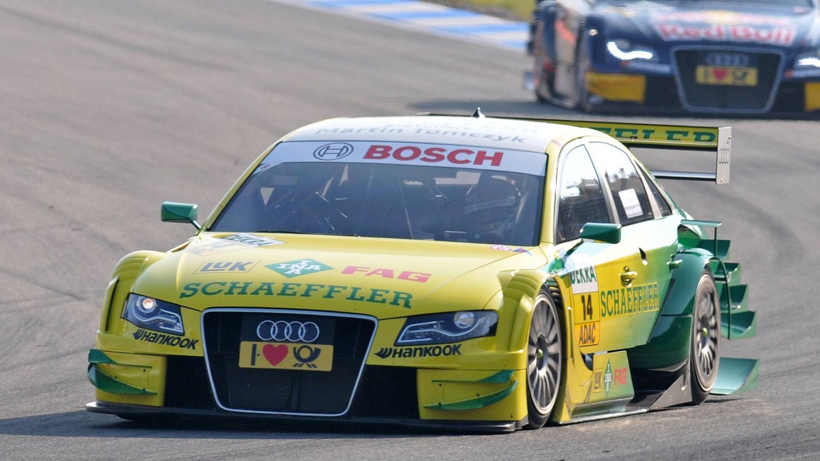 
                <strong>2011: Audi A4 DTM</strong><br>
                Martin Tomczyk
              