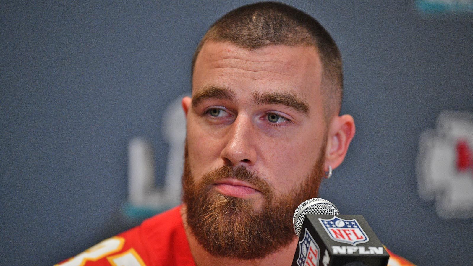 
                <strong>Travis Kelce (Kansas City Chiefs)</strong><br>
                In dieser Saison verdient: 13.250.000 Dollar -Aktueller Vertrag: 57.250.000 Dollar über vier Jahre -Bisher in der Karriere verdient: 33.682.054 Dollar
              