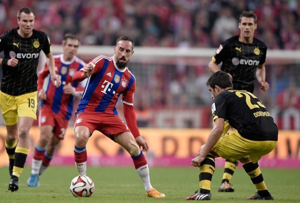
                <strong>TOP: Franck Ribery</strong><br>
                Bis zur 70. Spielminute liegt der FC Bayern gegen Dortmund zurück. Dann wird Franck Ribery eingewechselt und sorgt für die Wende. Den Ausgleich zum 1:1 leitet er mit einem Pass ein, beim 2:1 holt er den Elfmeter heraus. Starker Joker-Auftritt des Franzosen!
              