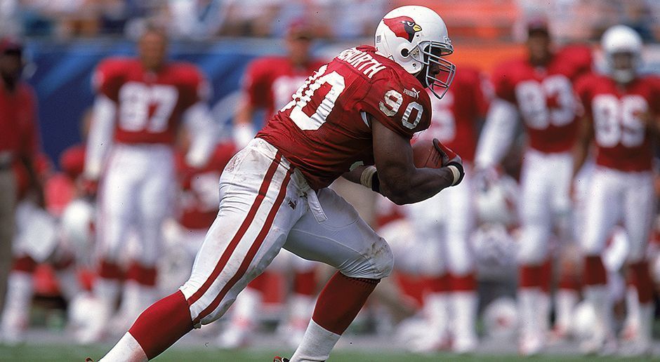 
                <strong>Arizona Cardinals 1998</strong><br>
                Den Arizona Cardinals soll es egal gewesen sein. Sie erhielten Pick Nummer drei, einen weiteren Erstrunden-Pick im Jahr darauf, einen Pick in der zweiten Runde und Pro Bowler Eric Metcalf (Bild). An dritter Stelle wählte die Franchise Andre Wadsworth aus.
              