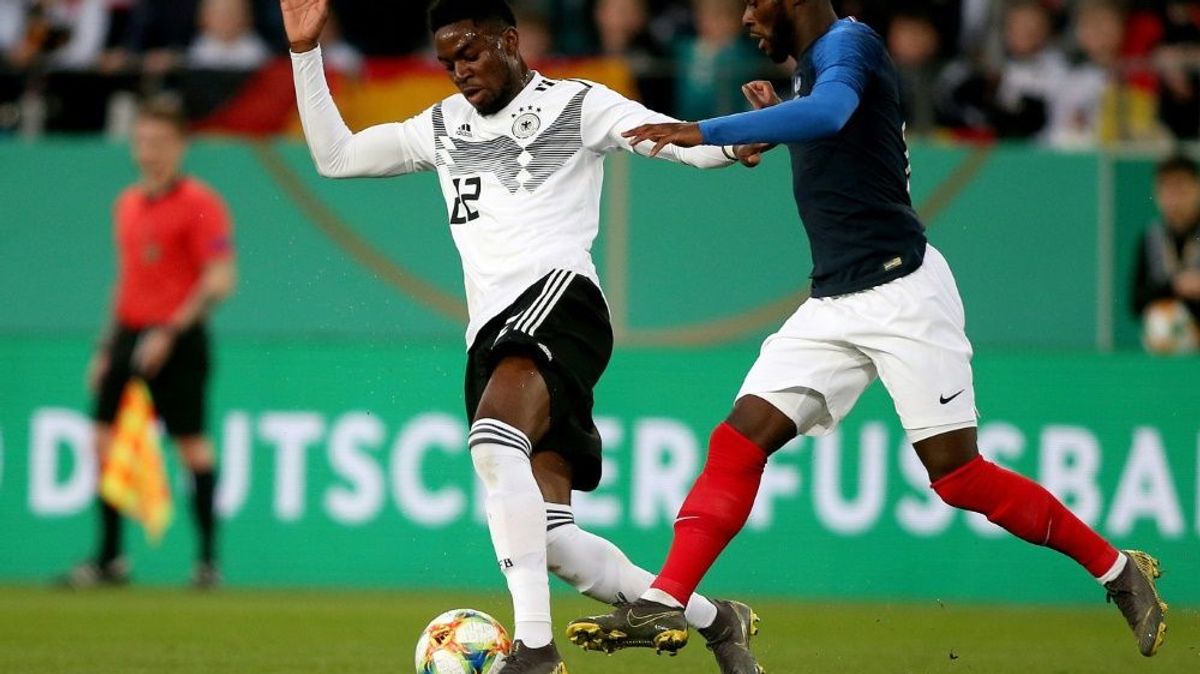 Jordan Torunarigha (L) reiste nicht mit nach England
