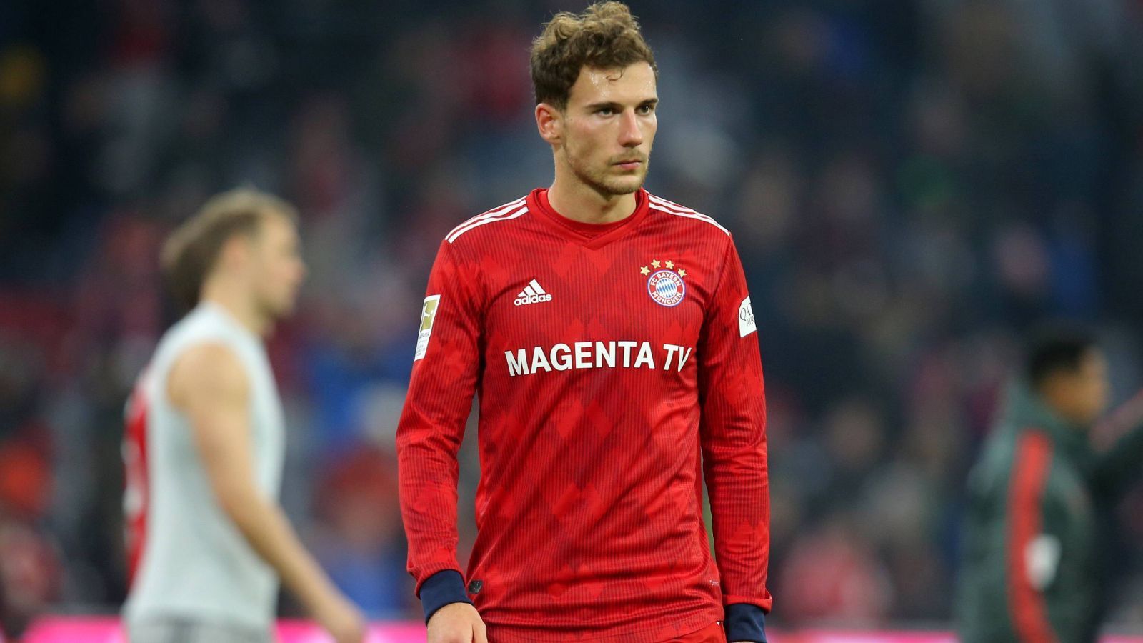 
                <strong>Platz 5 (geteilt): Leon Goretzka</strong><br>
                Der wertvollste jemals ablösefrei transferierte Deutsche ist Leon Goretzka. Nachdem der gebürtige Bochumer vom VfL zum FC Schalke 04 gewechselt war und dort fünf Jahre lang seinen Wert auf 40 Millionen Euro steigerte, verließ Goretzka die Knappen erst nach Vertragsende und schloss sich 2018 ablösefrei dem FC Bayern an.
              