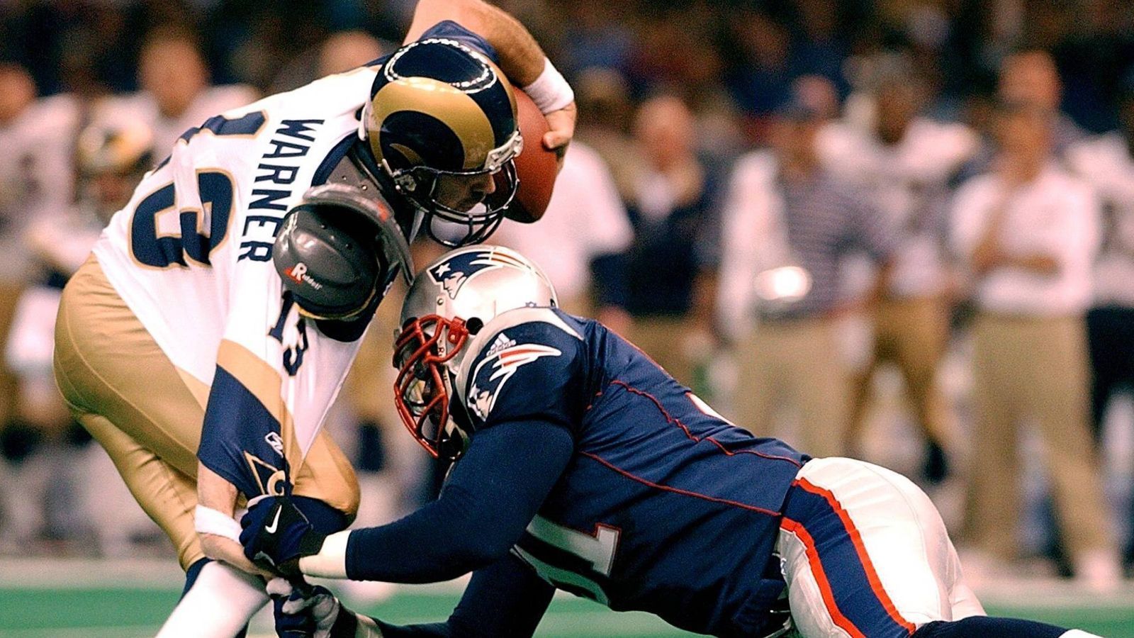 
                <strong>Super Bowl 2002: New England Patriots (20:17 gegen die St. Louis Rams)</strong><br>
                Saison danach: 9-7, Playoffs verpasst
              