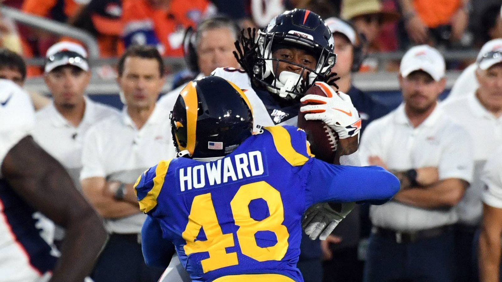 
                <strong>Travin Howard (Los Angeles Rams)</strong><br>
                Die Los Angeles Rams müssen diese Saison auf Linebacker Travin Howard verzichten. Der 24-Jährige hat sich im Training den Meniskuss gerissen und muss sich einer Operation unterziehen. Howard hatte im Trainingscamp einen guten Eindruck hinterlassen und gute Chancen auf einen Starting Spot bei den Rams. Er wurde 2018 von den Rams in der siebten Runde gedraftet und sammelte letzte Saison 19 Tackles.
              