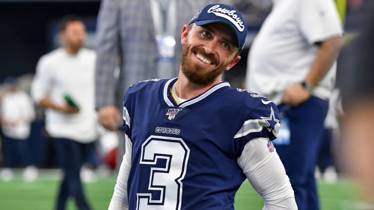 
                <strong>Dallas Cowboys: Kicker</strong><br>
                Vor der Offseason hatte Cowboys-Kicker Kai Forbath noch gut lachen, nun muss er um seinen Platz im Team fürchten. Die Cowboys holten Routinier Greg Zuerlein nach Dallas und statteten ihn mit einem Drei-Jahres-Vertrag aus. Wenigstens auf der Kicker-Position müssen sich Cowboys-Fans keine Sorgen machen.
              